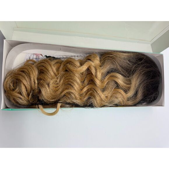 Bobbi Boss Glue less  Lace Wig - Picture 4 of 7